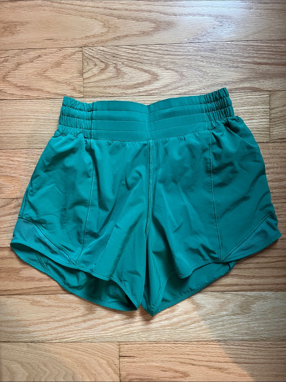Lululemon Hotty Hot 4” Inseam Kelly Green Athletic Shorts Size 4